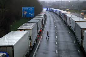 SELECCIÓN SEMANAL – 26 de Diciembre 2020 –  CRISIS REINO UNIDO y TRANSPORTE: España se lleva la palma del cierre de Reino Unido: hay miles de camioneros tirados