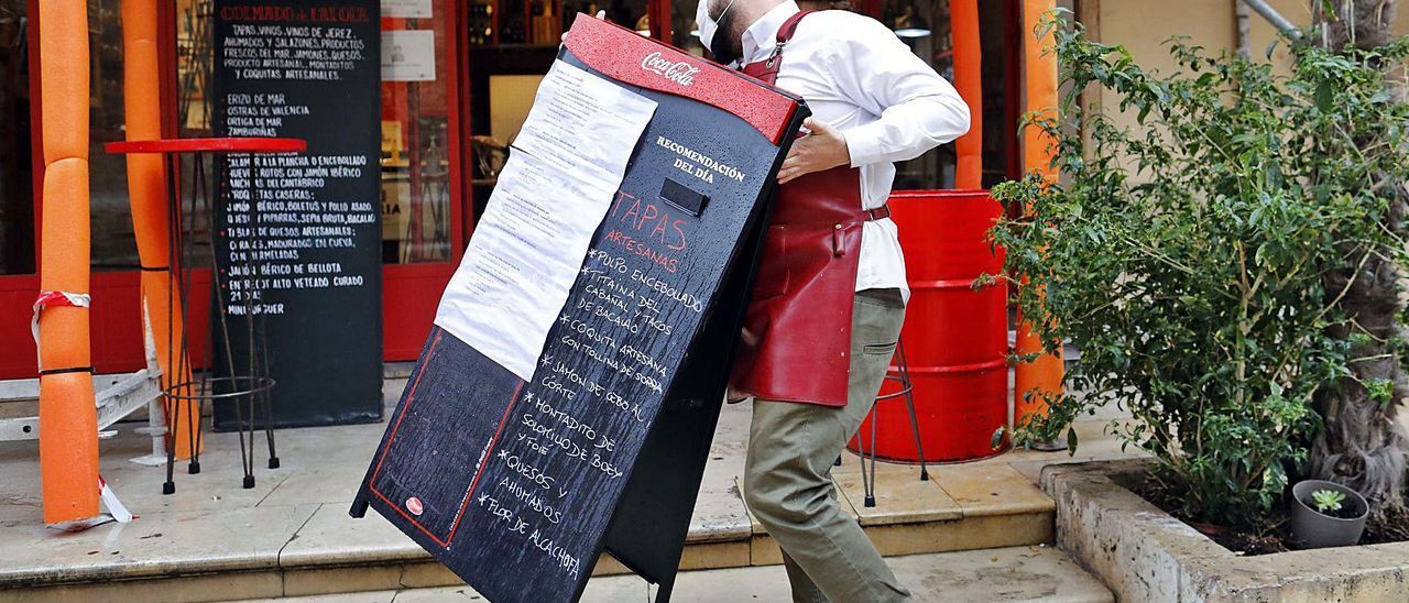 La hostelería cierra a media tarde con el temor a la ruina