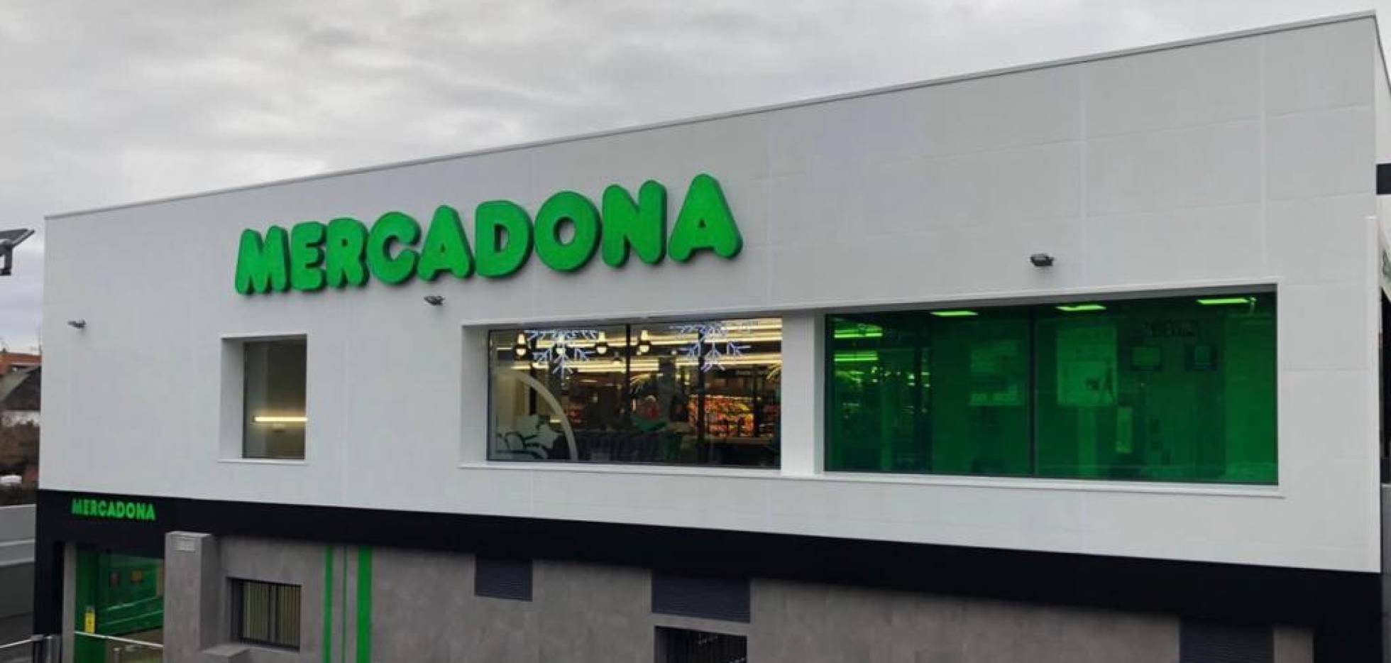 Mercadona negocia la venta de 30 supermercados al fondo israelí MDSR