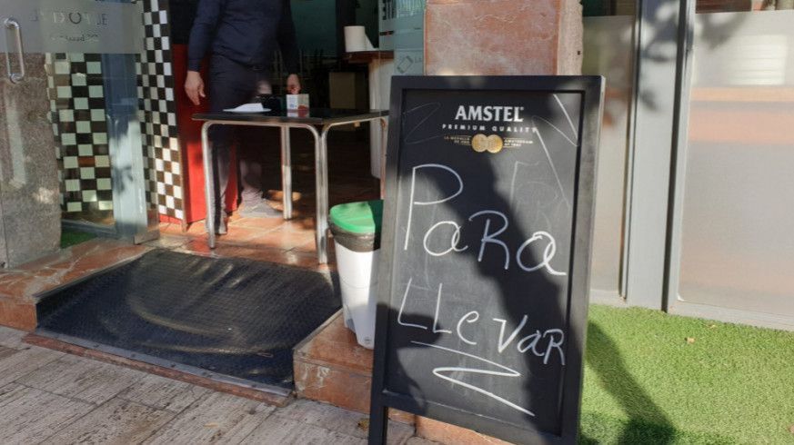 Los hosteleros reclaman más tiempo para poder servir a domicilio