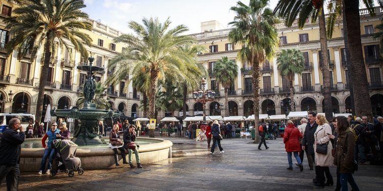 Los principales ejes comerciales de Barcelona sufren las consecuencias del Covid-19