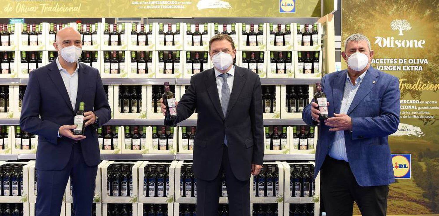 Lidl acuerda con los agricultores distribuir aceite a precio justo