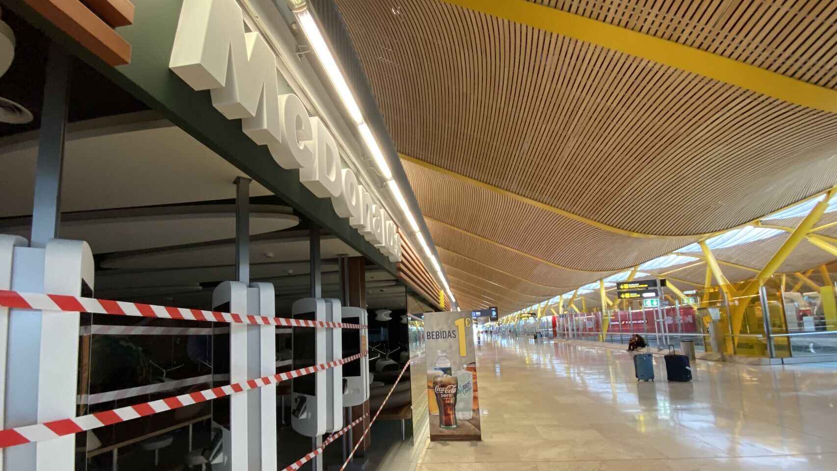 Aena, ante el temor a juicios, ofrece a la desesperada más ventajas a propietarios de locales de los aeropuertos