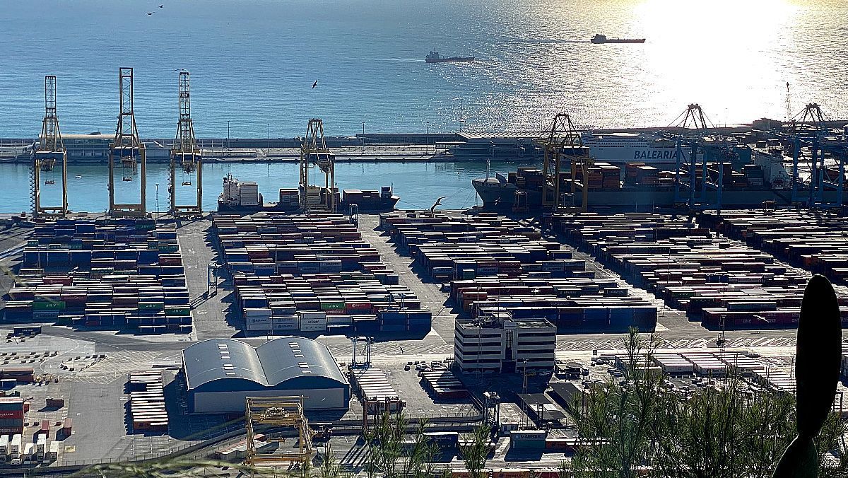 EL PUERTO DE BARCELONA SE PREPARA PARA RECIBIR LOS BUQUES ATRAPADOS EN SUEZ