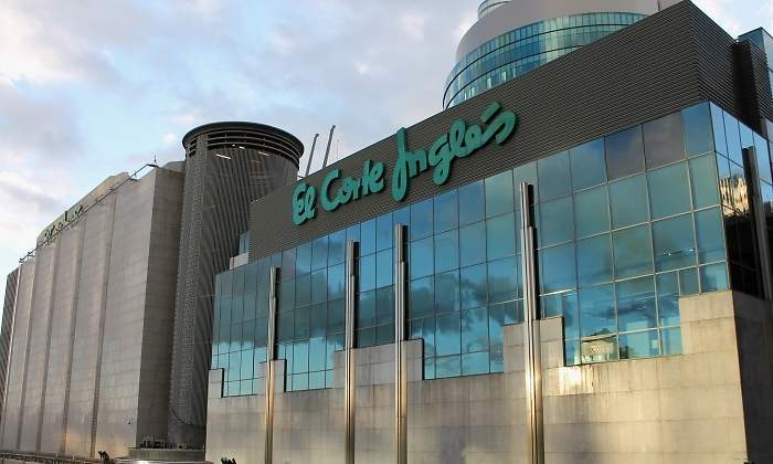 La patronal de El Corte Inglés, Ikea o Carrefour propone congelar los sueldos y aumentar el número de festivos a trabajar