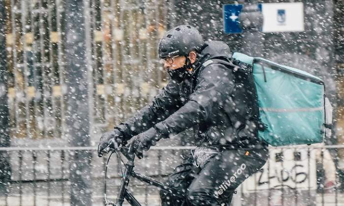Deliveroo premiará a 25.000 de sus repartidores con 18 millones de euros el día de su salida a bolsa