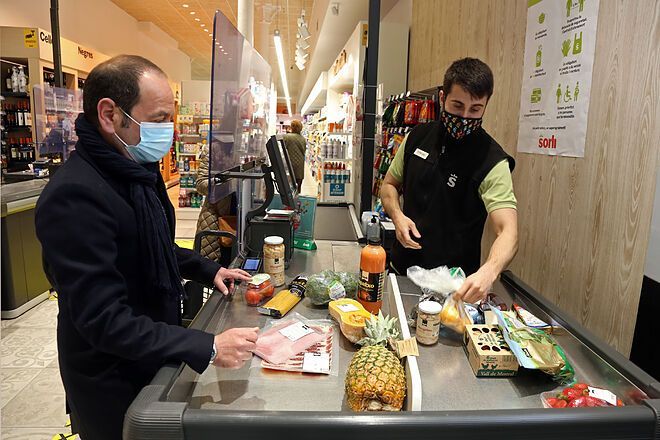 Las ventas de comercio minorista suben en marzo un 18,1% tras 12 meses a la baja