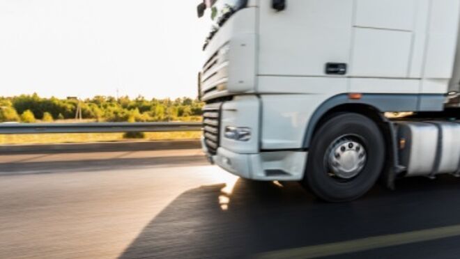 Los transportistas ven indigno el silencio de los cargadores ante la imposición de los peajes