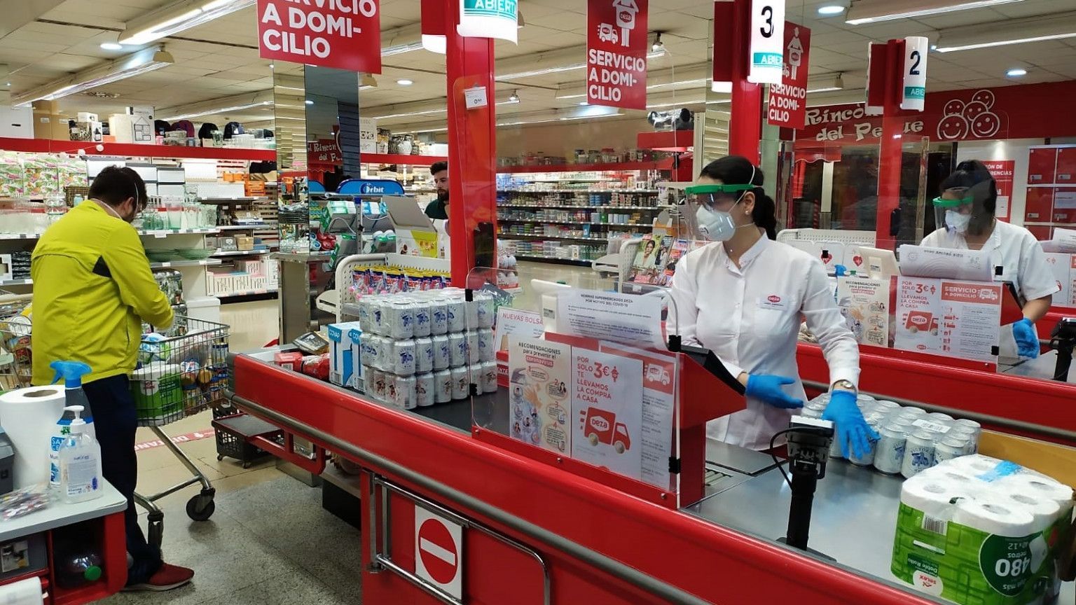 El gran consumo pide que las empresas puedan vacunar ya “de forma masiva”