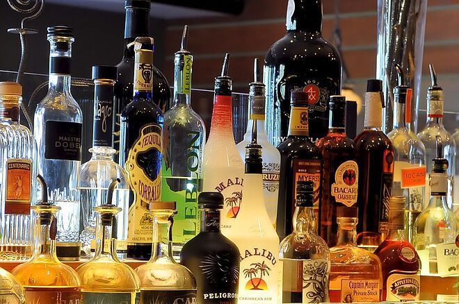 Fabricantes y distribuidores cargan contra la prohibición de vender alcohol después de las ocho