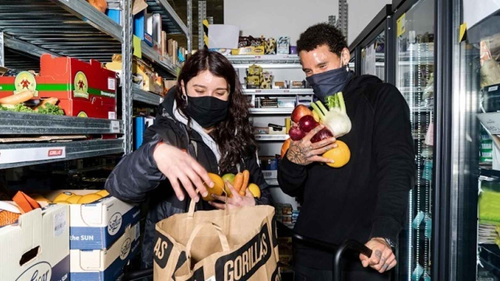 Gorillas y Dija: las aplicaciones que están consolidando los «supermercados fantasma» en España