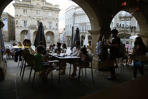 La Agencia de Protección de Datos pregunta a Galicia y Canarias sobre el uso del certificado Covid