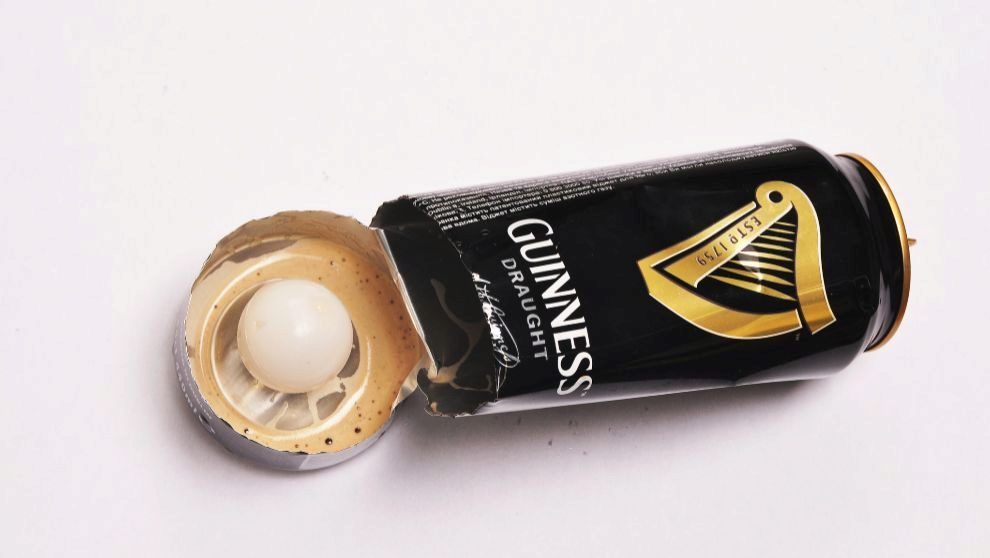 Guinness y su secreto para trasladar la cerveza del pub al salón de tu casa