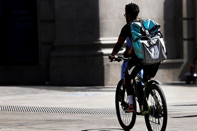 SELECCIÓN SEMANAL 14 Agosto – Ley Rider: Así se adaptan Deliveroo y Glovo a la nueva Ley Rider
