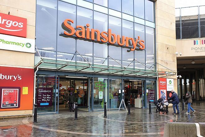 Lucha entre los fondos por los supermercados británicos