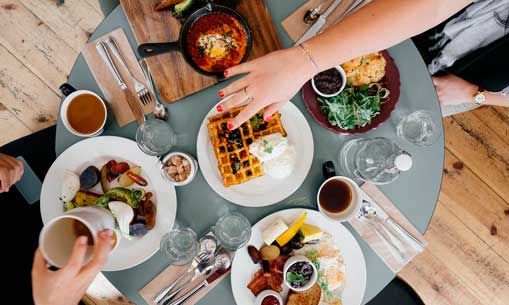 La evolución hostelera: la restauración se recupera, y el alojamiento sigue a la baja