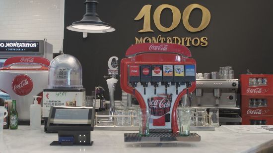 Restalia prueba el nuevo sistema de dispensación automática de bebidas de Coca-Cola