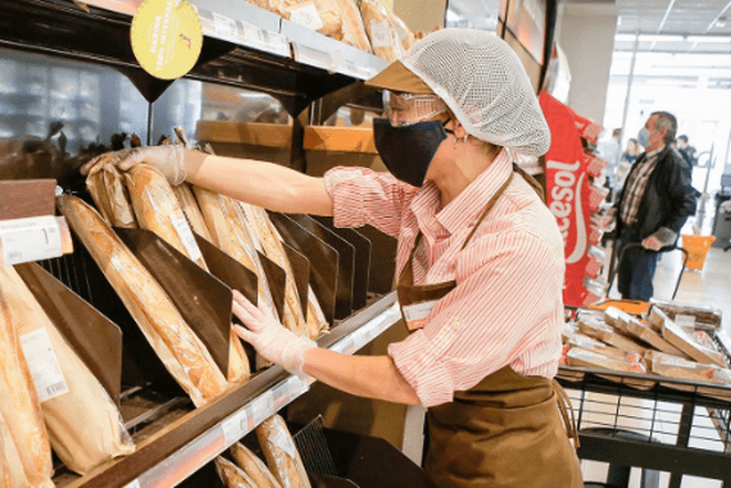 Los supermercados recortan sus ventas el 18% este verano