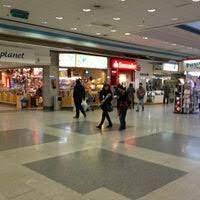 La afluencia a los centros comerciales se reduce en agosto