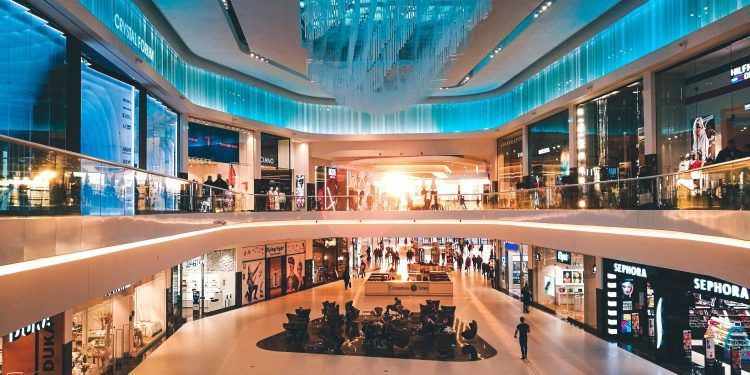 La afluencia a los centros comerciales regresará en enero a niveles prepandemia