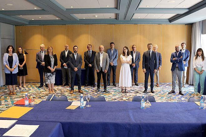 Once empresas crean un «lobby» alimentario junto a los supermercados