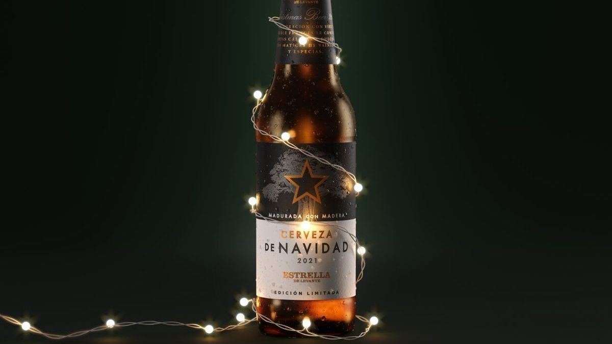 Estrella de Levante lanza su cerveza de Navidad .