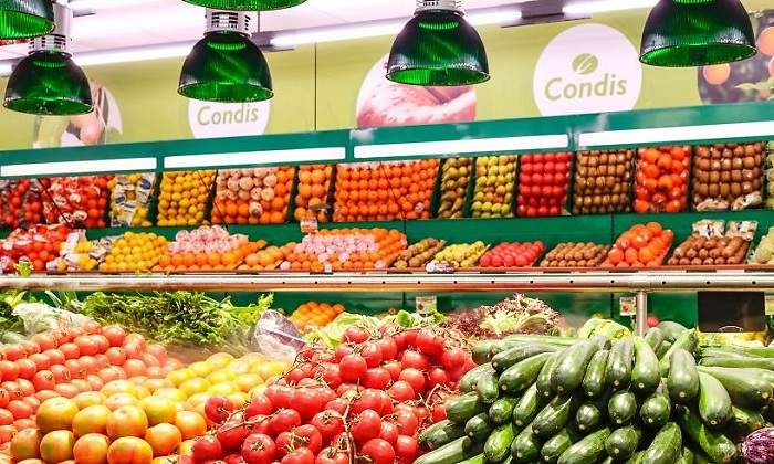 La Generalitat sanciona a franquicias de Condis por irregularidades laborales.