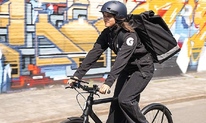 Gorillas ya opera con cuatro de sus ‘dark store’ en Valencia y Alicante .