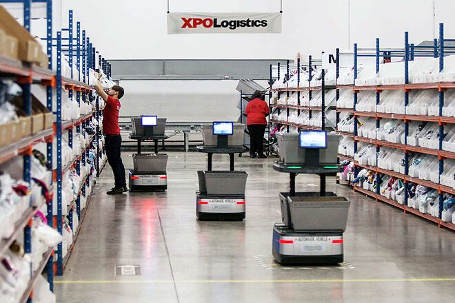 La logística y el «retail» eligen robots para sus almacenes .