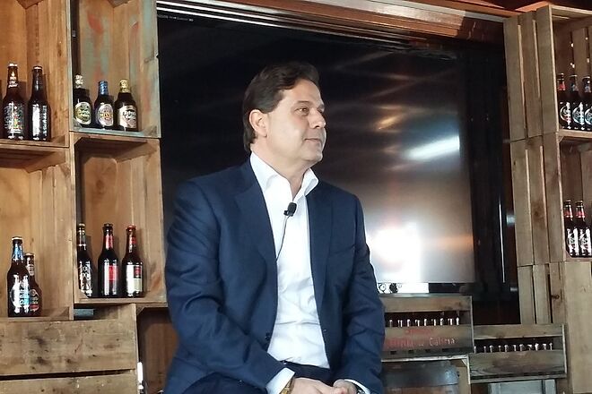 Estrella Galicia regala a cada empleado y jubilado 80 euros para gastar en bares o restaurantes