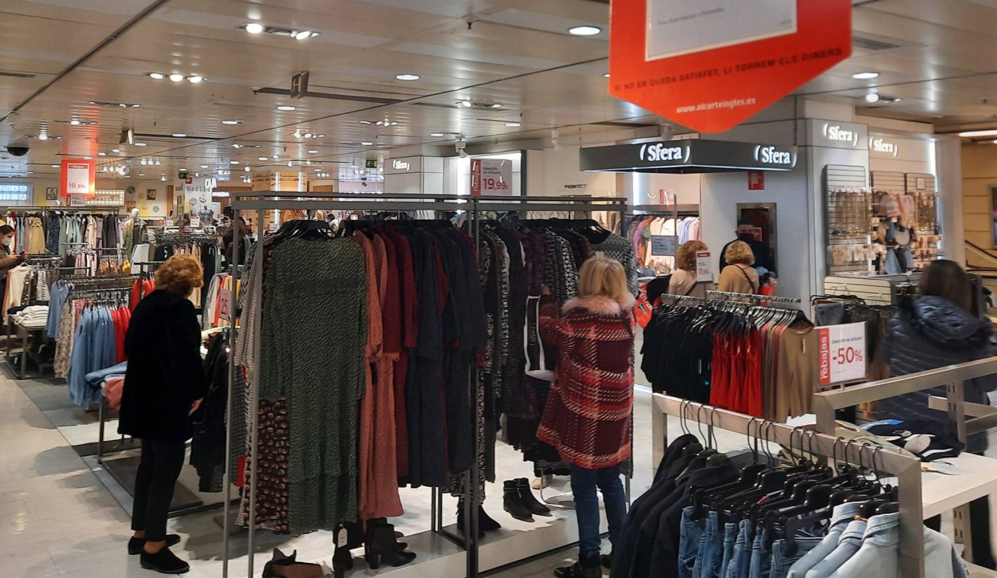 El Corte Inglés, Carrefour o Ikea subirán los salarios un 1% este año