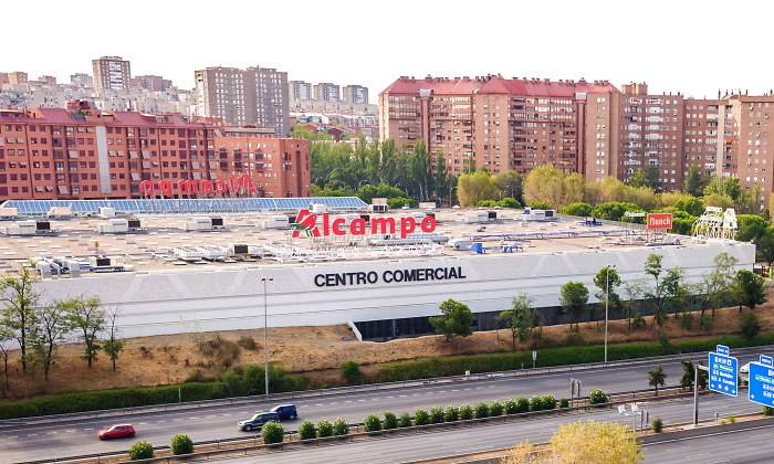 ¿Y si Alcampo comprase Carrefour? Así quedaría el panorama de los supermercados en España