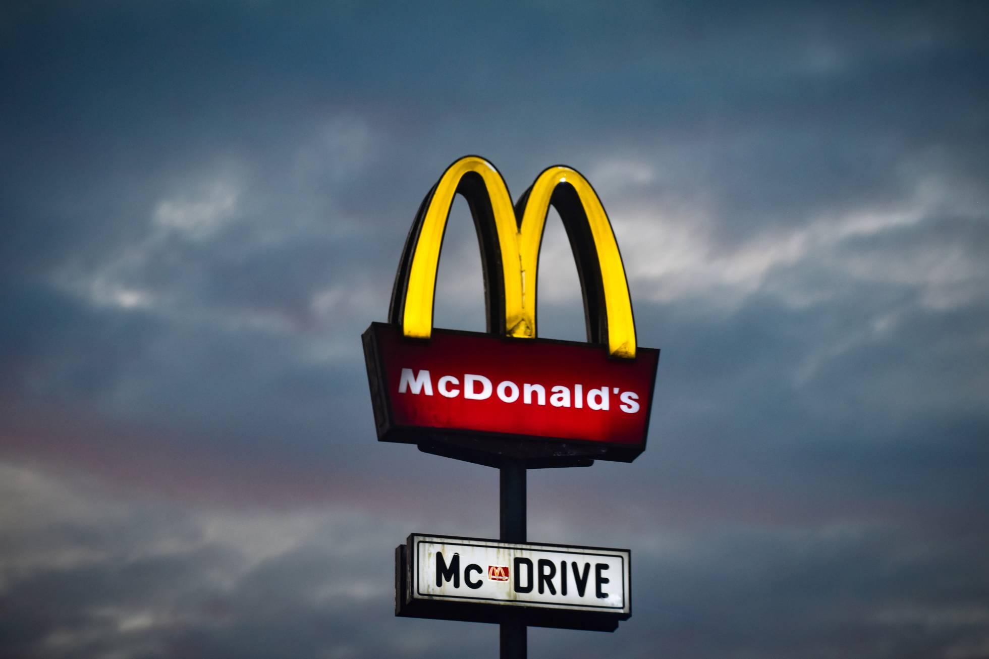 Guerra interna en McDonald’s por las macrogranjas de su cadena de suministros