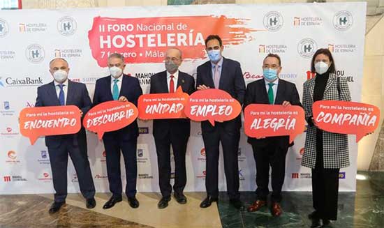 La recuperación hostelera en 2022 dependerá de la mejora laboral, la regulación de la actividad y la promoción 