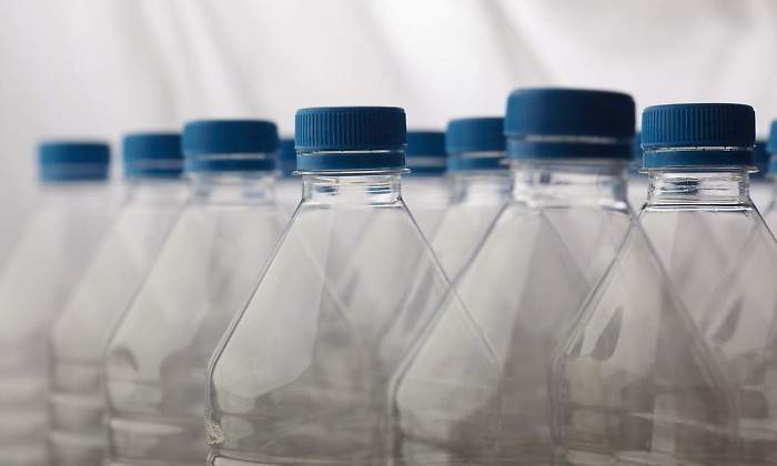 El impuesto al plástico asfixia a la industria: «Nos cuesta lo mismo que la luz de un año»