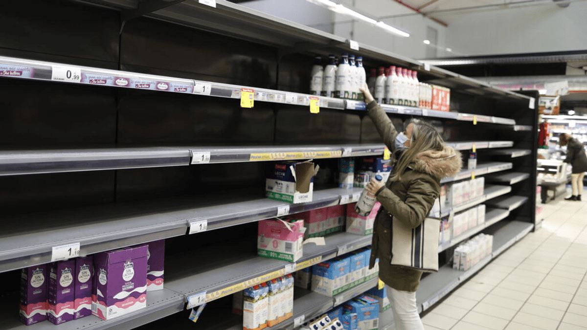 La leche, el producto que más escasea en los supermercados por la huelga del transporte￼