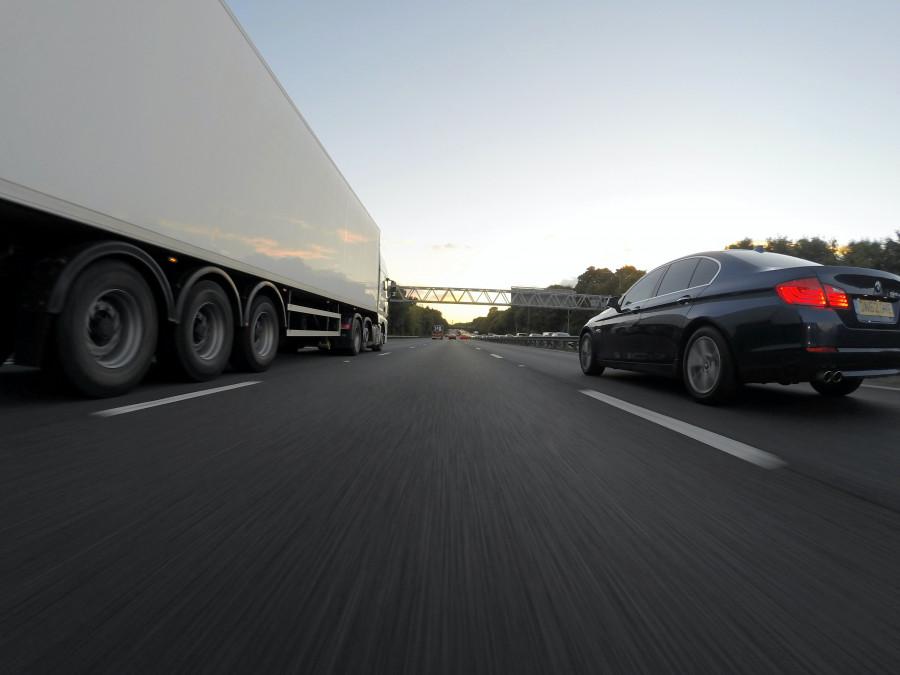 El transporte de mercancías por carretera ya tiene más autónomos y menos empresas ￼