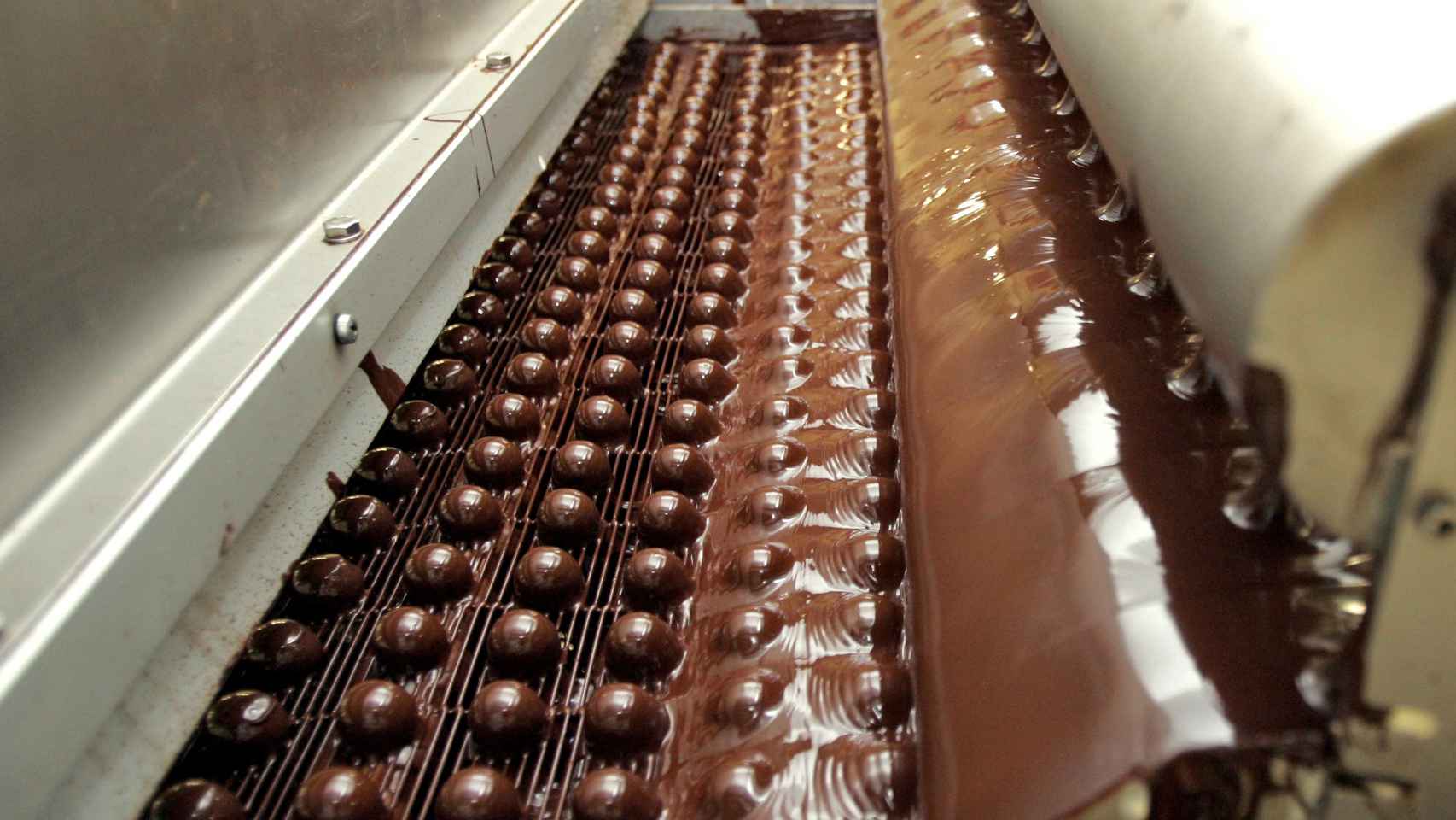 La alerta por chocolate contaminado se agrava en España: una bacteria multiresistente, culpable