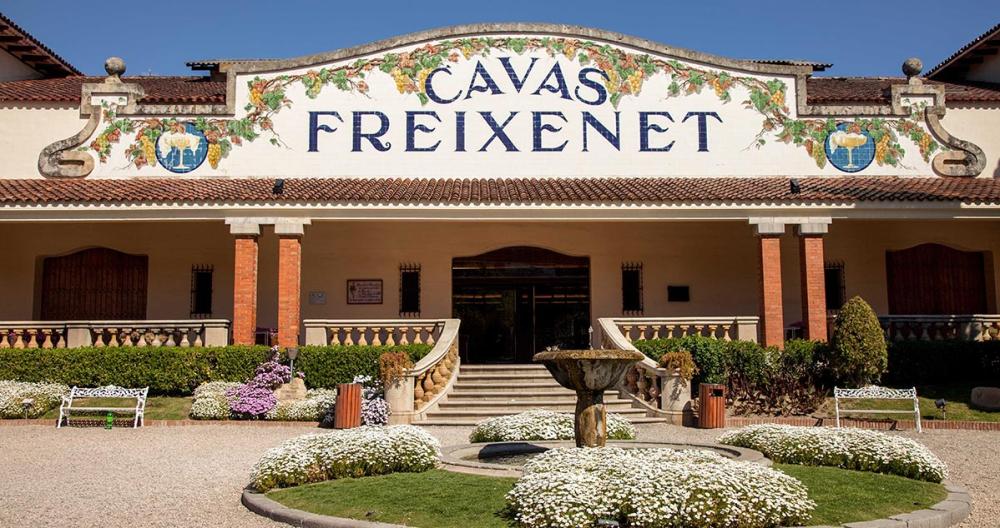 Freixenet y Corpinnat, dos formulas opuestas para impulsar el cava