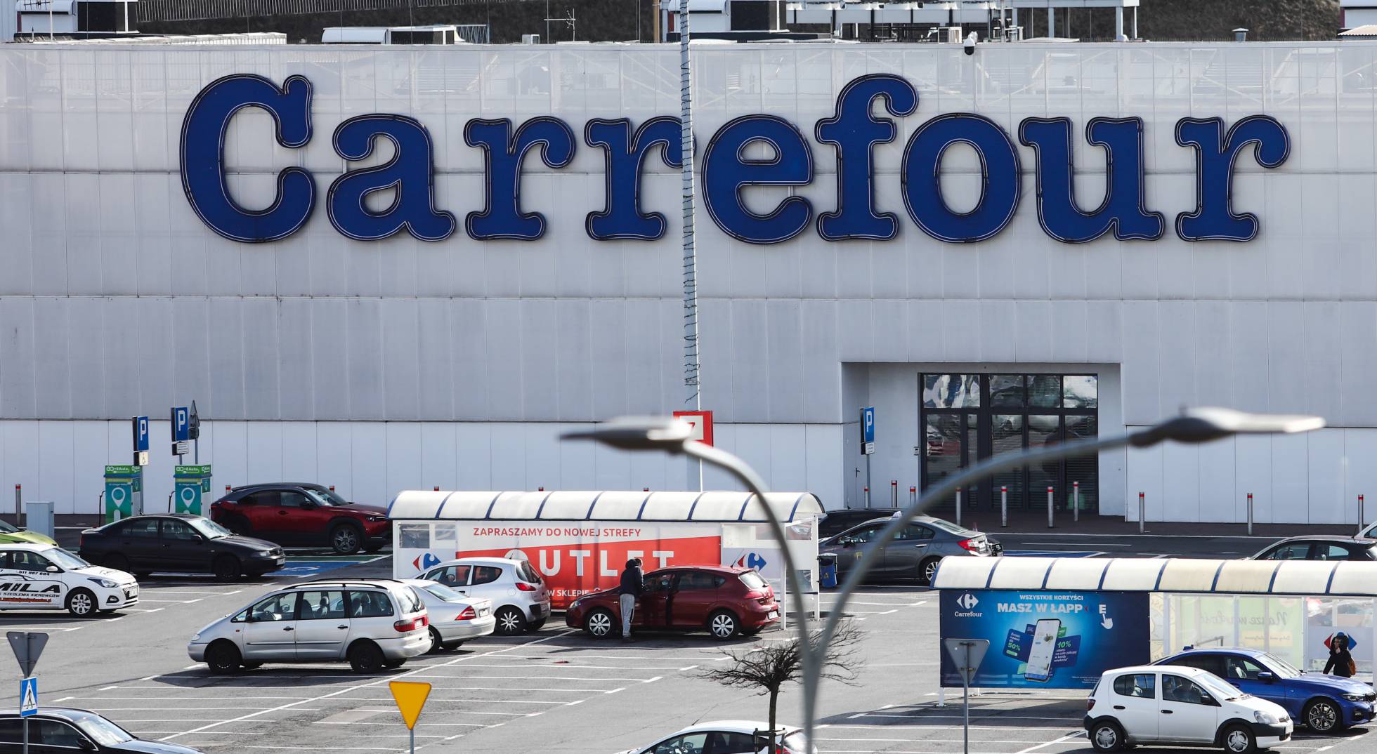 El fondo israelí MDSR compra nueve hipermercados de Carrefour por 180 millones
