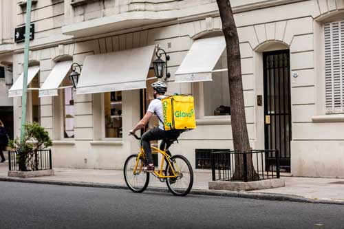 Los hosteleros, preocupados ante el cambio de condiciones de facturación de Glovo ￼￼