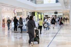 Los centros comerciales no recuperan los clientes prepandemia pese al «tirón» del último mes