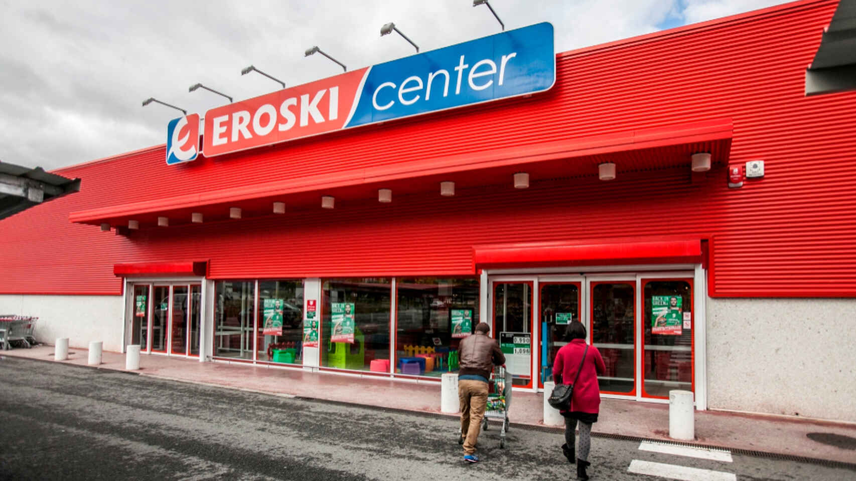 Eroski deja atrás los fantasmas del pasado: reduce en 2.500 millones su deuda y regresa para liderar el norte