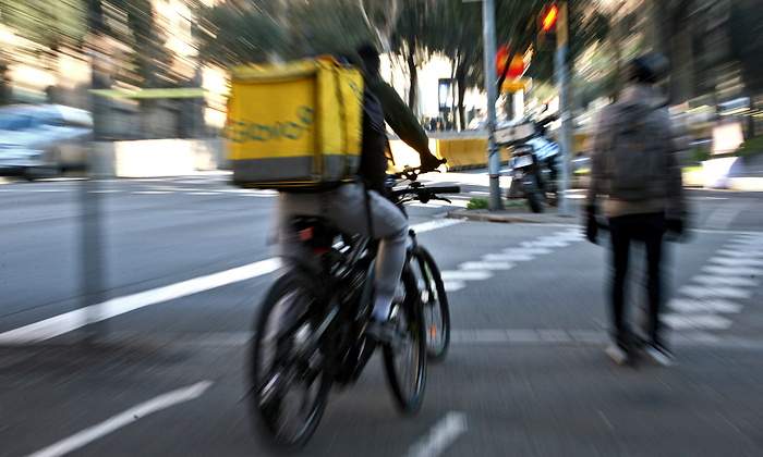 Glovo quiere que los repartidores facturen directamente a los restaurantes para esquivar la Ley Rider