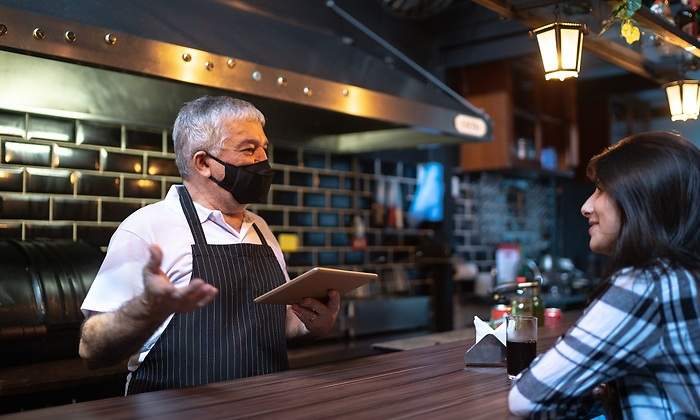La restauración apuesta por la digitalización ante la falta de camareros este verano