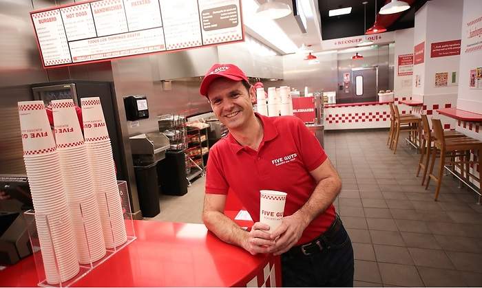 Five Guys acelera su expansión en España: ya es su cuarto mercado del mundo