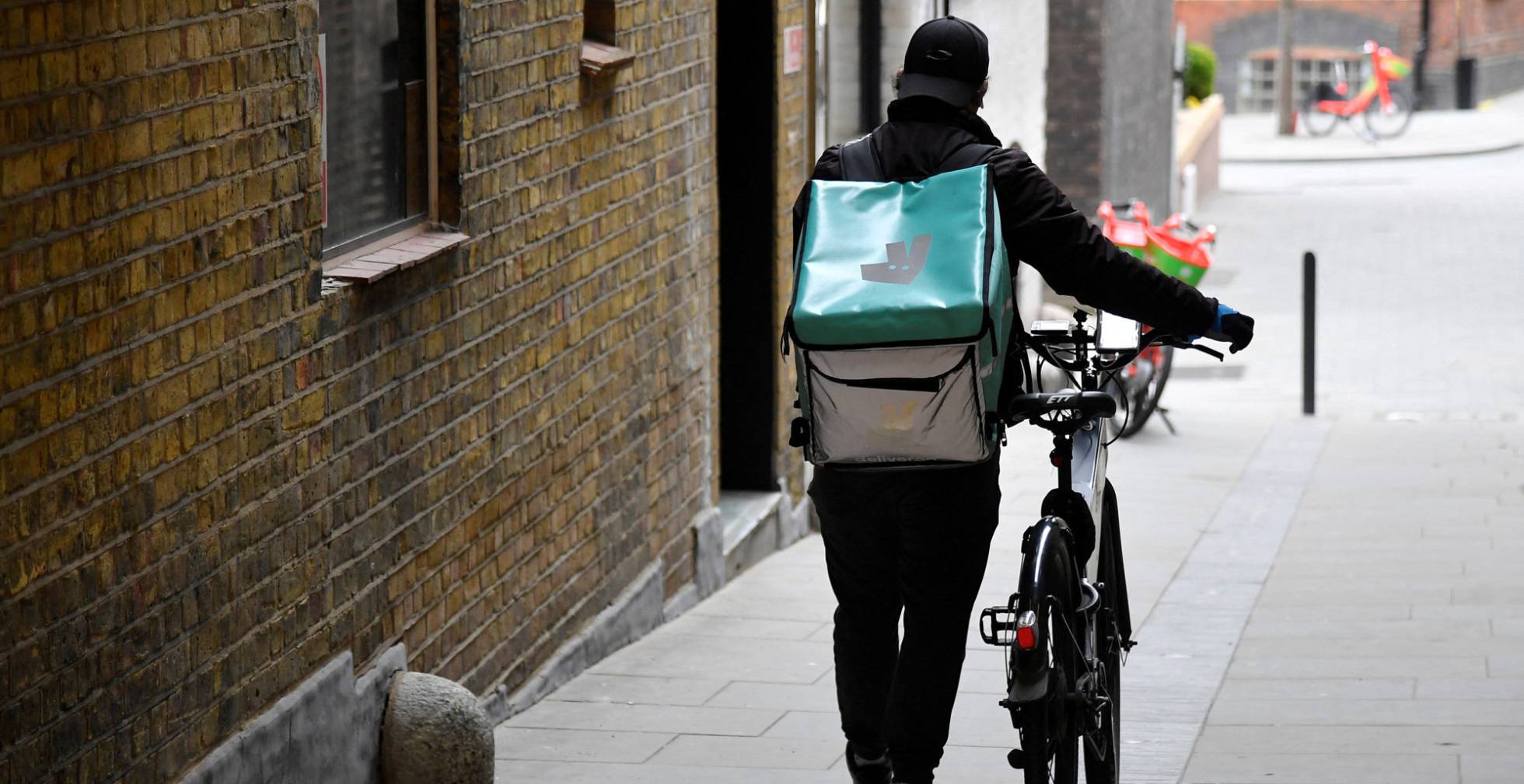 Deliveroo rebaja su pronóstico de crecimiento por el impacto de la inflación en su negocio