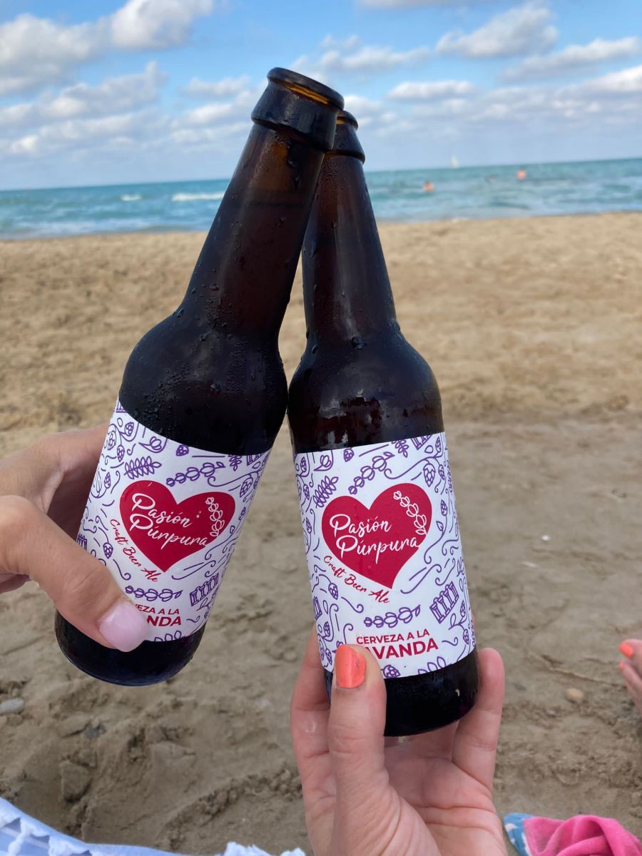 La briocense Elima Sanz lanza su primera cerveza a la lavanda: Pasión Púrpura￼