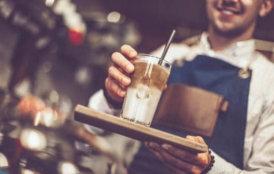 Más consumo fuera del hogar: crece el gasto en snacks y bebidas sin alcohol en hostelería ￼￼
