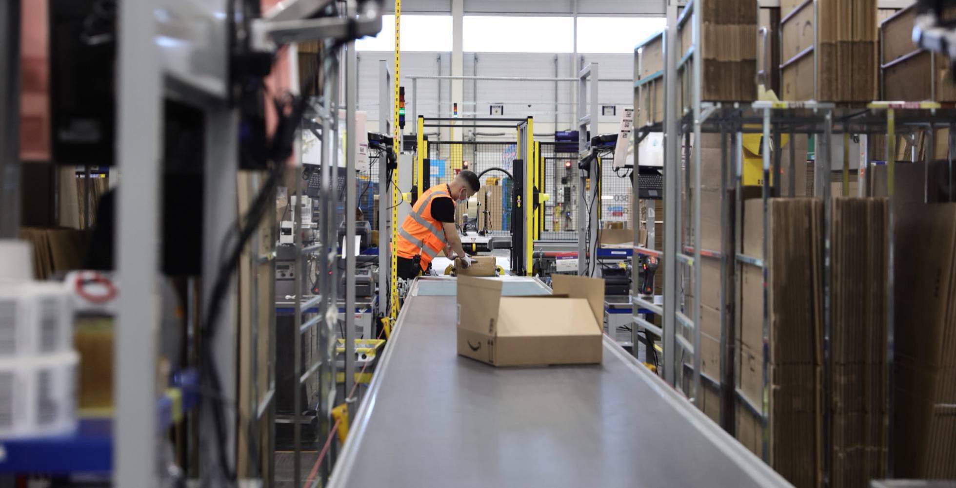 La paquetería factura 6.500 millones en España y Amazon es ya el segundo operador postal tras Correos￼